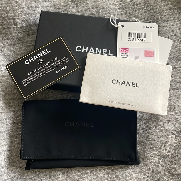 Chanel Classic Card Holder in Pink 22C - Picture 2 of 5